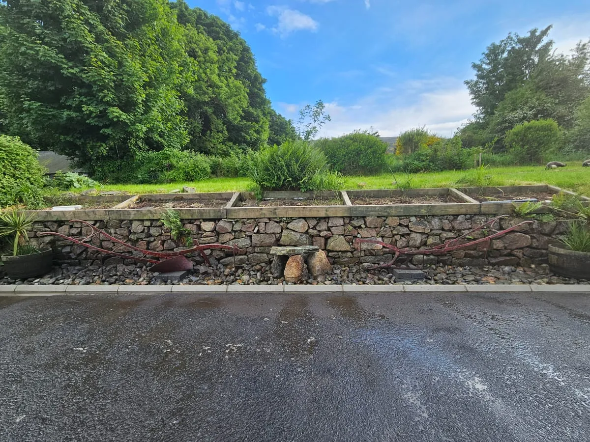 Close view of neat driveway kerbing and stone edge in Lordship